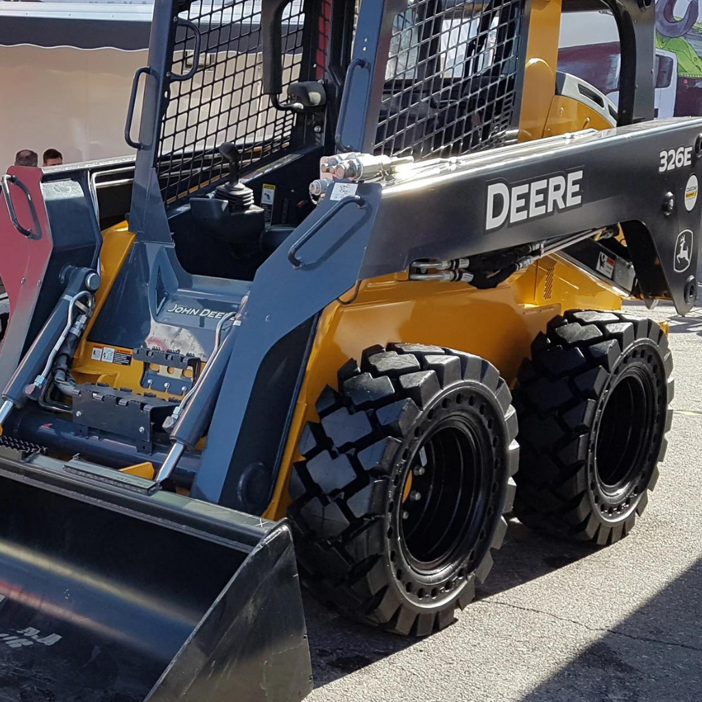 Solid L-5 skid steer tyres